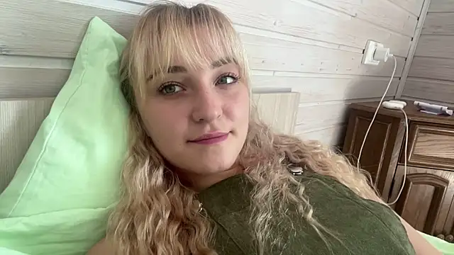 Snapshot of LilEvi chatting on 16, 7, 2026 LilEvi online show from 16, 7, 2026