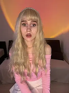 Snapshot of Charlotte_Pretty chatting on 13, 7, 2026 Charlotte Pretty online show from 13, 7, 2026