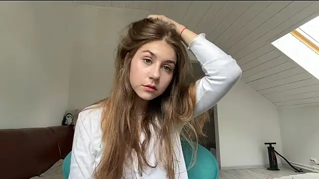 Snapshot of AriaToya chatting on 15, 7, 2026 AriaToya online show from 15, 7, 2026