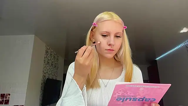 Snapshot of LanaLivee chatting on 15, 7, 2026 LanaLivee online show from 15, 7, 2026