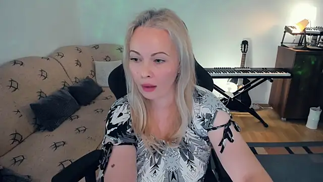 WhitneyLynn online show from 7, 12, 2024