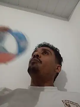Snapshot of kaliuLeal chatting on 3, 8, 2026 kaliuLeal online show from 3, 8, 2026