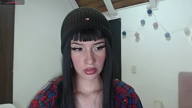 Snapshot of madeleine_evans chatting on 23, 7, 2026 madeleine evans online show from 23, 7, 2026