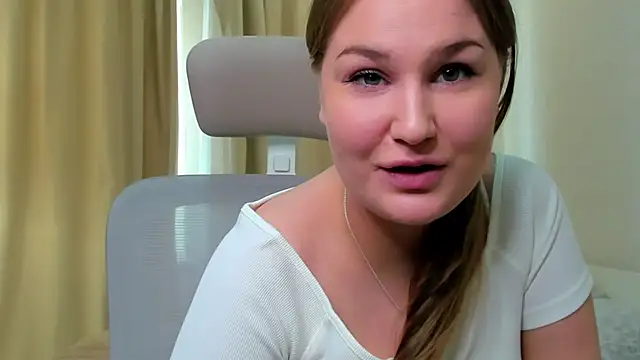Snapshot of JennifferEwin chatting on 25, 7, 2026 JennifferEwin online show from 25, 7, 2026
