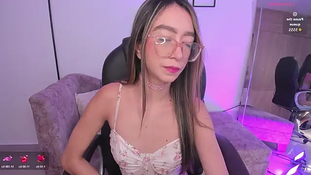 Snapshot of Helen_foxyy chatting on 3, 8, 2026 Helen foxyy online show from 3, 8, 2026