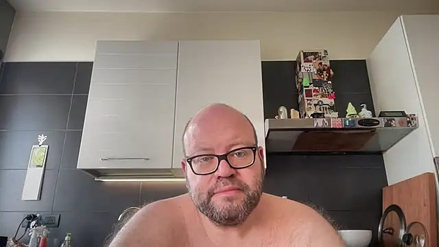 Snapshot of theitalianbear chatting on 15, 5, 2026 theitalianbear online show from 15, 5, 2026