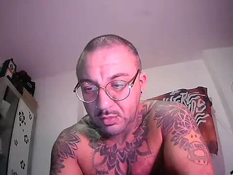 Snapshot of MagicStickBoy chatting on 23, 12, 2025 MagicStickBoy online show from 23, 12, 2025