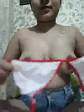 Snapshot of Demiellis_s chatting on 6, 8, 2026 Demiellis s online show from 6, 8, 2026