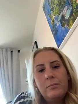 Snapshot of Elegant_Erin chatting on 3, 8, 2026 Elegant Erin online show from 3, 8, 2026