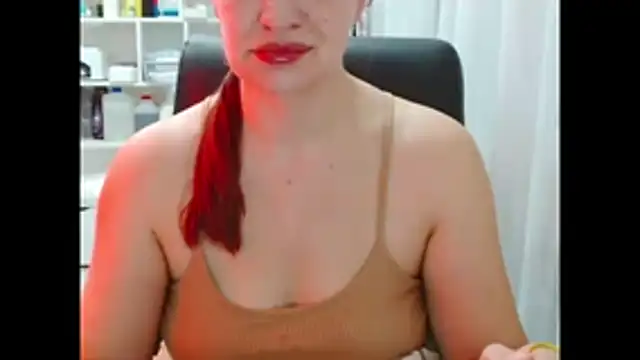 Snapshot of Fire_girl35 chatting on 7, 8, 2026 Fire girl35 online show from 7, 8, 2026