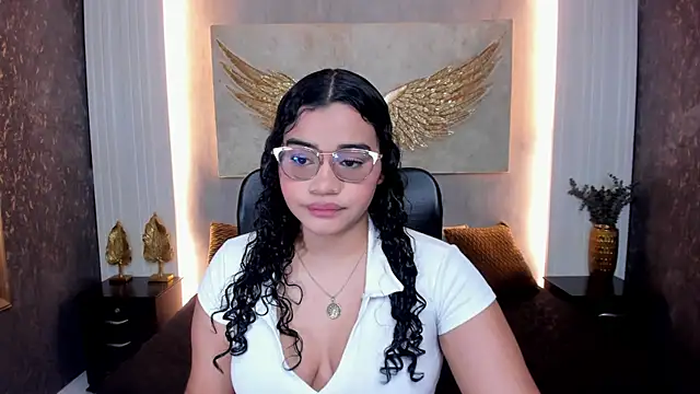 Snapshot of Celeste_luxe chatting on 4, 8, 2026 Celeste luxe online show from 4, 8, 2026