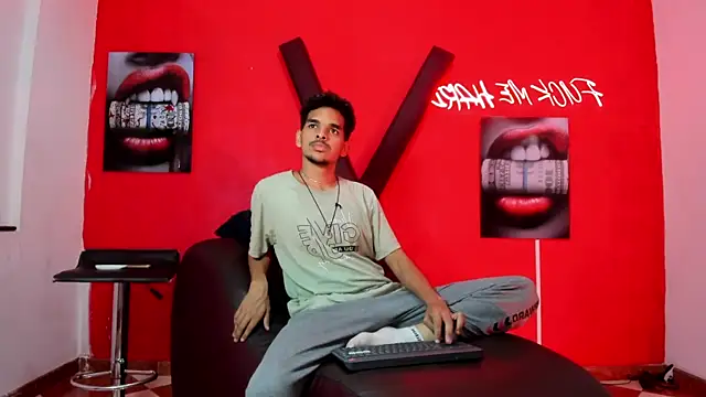 Snapshot of LOVE_KING1 chatting on 5, 8, 2026 LOVE KING1 online show from 5, 8, 2026