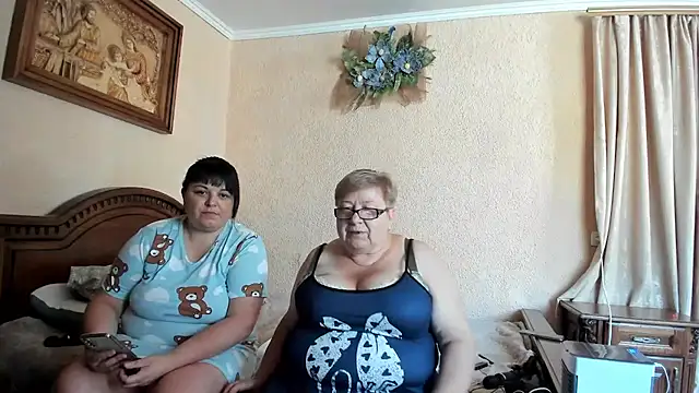 Snapshot of SweetLenaandNatalia chatting on 5, 8, 2026 SweetLenaandNatalia online show from 5, 8, 2026