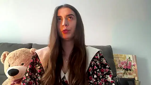 Snapshot of LucyLuxy chatting on 6, 8, 2026 LucyLuxy online show from 6, 8, 2026