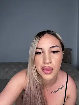 Snapshot of CurvyBlondiee chatting on 6, 8, 2026 CurvyBlondiee online show from 6, 8, 2026