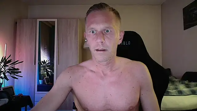 Snapshot of slaveboy2016@xh chatting on 23, 6, 2026 slaveboy2016xh online show from 23, 6, 2026
