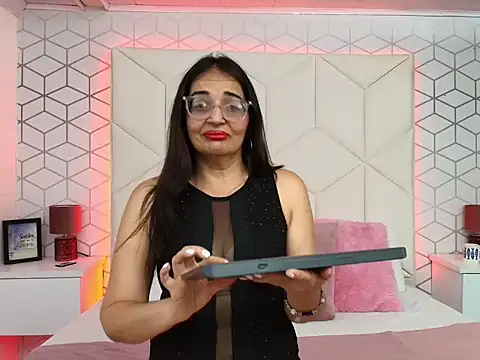 Snapshot of VickyBellmont chatting on 8, 8, 2026 VickyBellmont online show from 8, 8, 2026