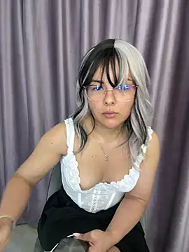 Snapshot of Amy_Naph chatting on 9, 8, 2026 Amy Naph online show from 9, 8, 2026