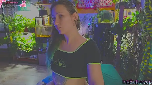 Snapshot of Dead_Butterfly chatting on 12, 10, 2025 Dead Butterfly online show from 12, 10, 2025