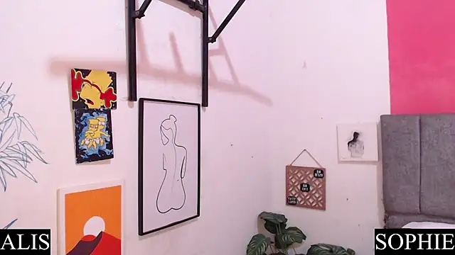 Sophie And Alis online show from 9, 3, 2025