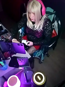 Snapshot of JulietteMaitresse chatting on 19, 4, 2026 JulietteMaitresse online show from 19, 4, 2026