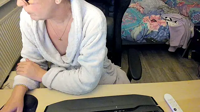 minoesje37 online show from 30, 12, 2024