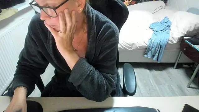 minoesje37 online show from 14, 9, 2025