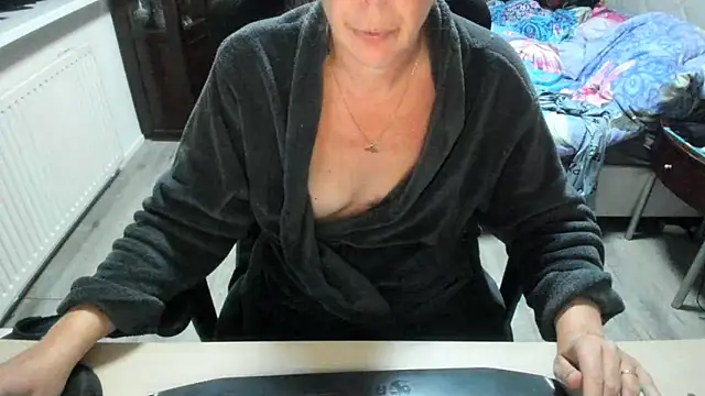 minoesje37 online show from 4, 10, 2025