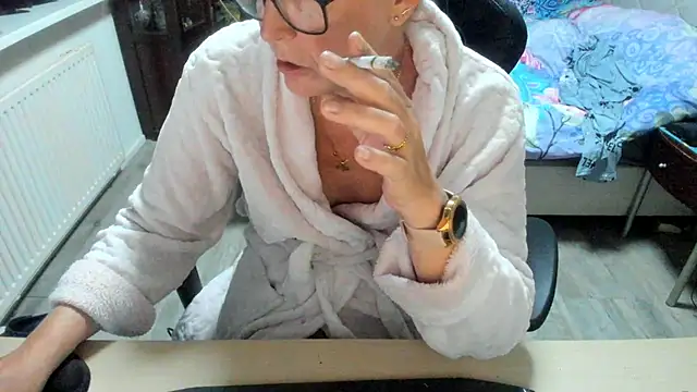 minoesje37 online show from 5, 10, 2025