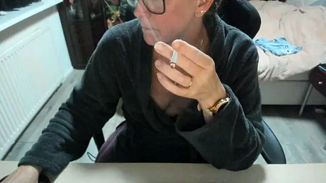 minoesje37 online show from 30, 10, 2025