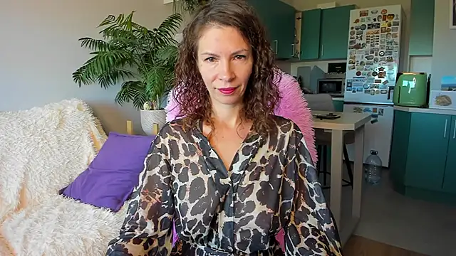 Snapshot of ChristinaGlory chatting on 8, 10, 2025 ChristinaGlory online show from 8, 10, 2025