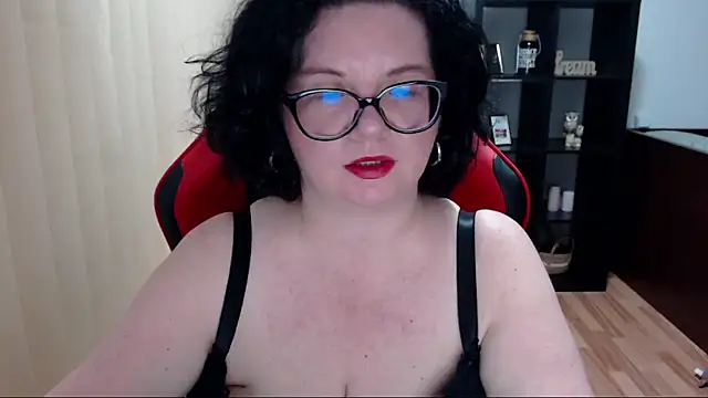 MissTroublle online show from 10, 9, 2025