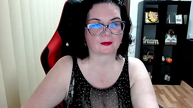MissTroublle online show from 2, 4, 2026