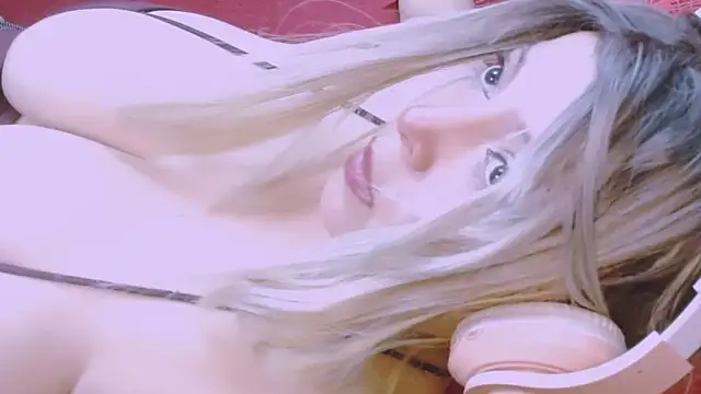 Snapshot of Honey_Lucy1 chatting on 25, 5, 2026 Honey Lucy1 online show from 25, 5, 2026