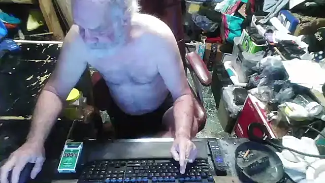 Snapshot of russtee chatting on 25, 10, 2025 russtee online show from 25, 10, 2025