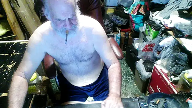 Snapshot of russtee chatting on 13, 11, 2025 russtee online show from 13, 11, 2025