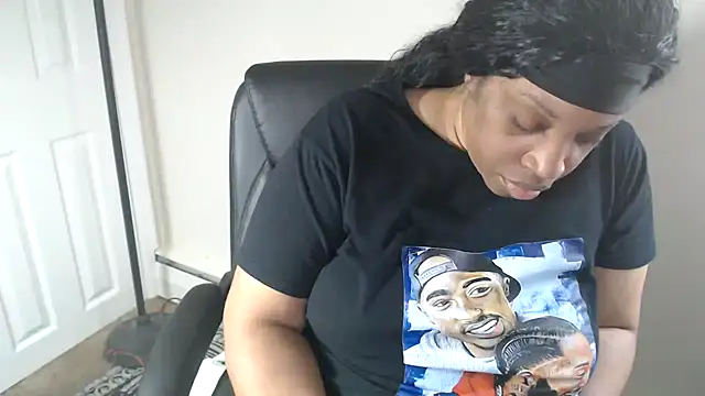 Snapshot of Sexymona1218 chatting on 8, 7, 2026 Sexymona1218 online show from 8, 7, 2026