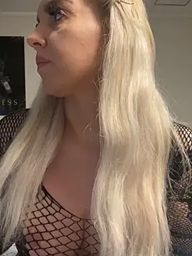 Snapshot of MIA-XXX chatting on 9, 10, 2025 MIA-XXX online show from 9, 10, 2025