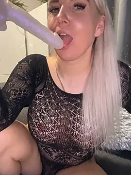 Snapshot of MIA-XXX chatting on 12, 11, 2025 MIA-XXX online show from 12, 11, 2025