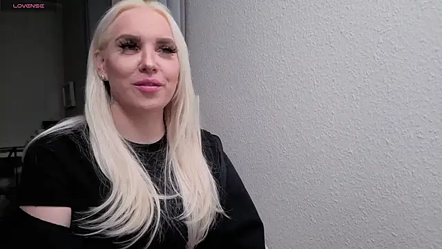 Snapshot of MIA-XXX chatting on 8, 3, 2026 MIA-XXX online show from 8, 3, 2026