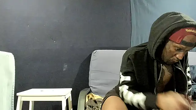 iBreakHeartz online show from 2, 1, 2025