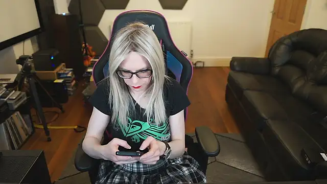 KelseyCobalt online show from 6, 2, 2025