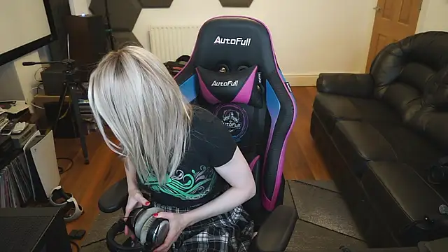 KelseyCobalt online show from 1, 3, 2025