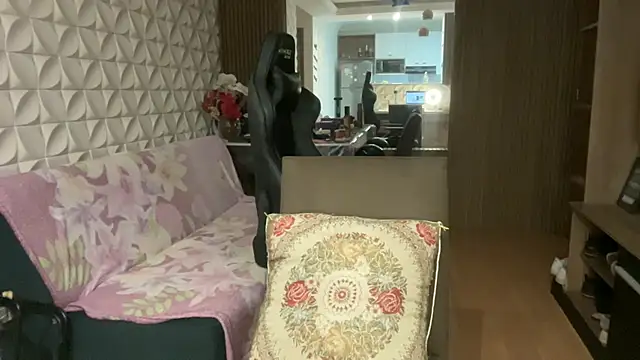 Snapshot of Leilacharlotte chatting on 14, 5, 2026 Leilacharlotte online show from 14, 5, 2026