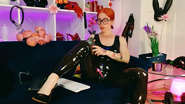 Snapshot of Ella__Kross chatting on 2, 5, 2026 Ella Kross online show from 2, 5, 2026
