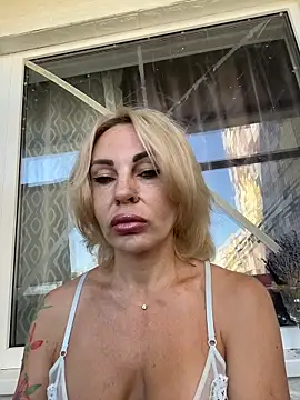 Snapshot of Hotnessi chatting on 22, 9, 2025 Hotnessi online show from 22, 9, 2025