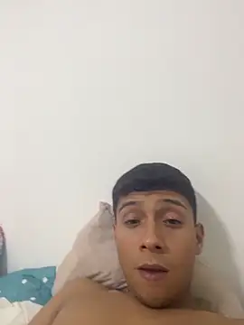 Snapshot of Thiagoo_Frost chatting on 8, 11, 2025 Thiagoo Frost online show from 8, 11, 2025