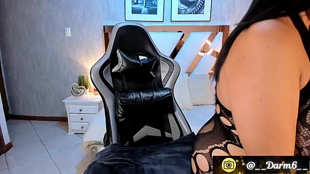 Lia Simons online show from 8, 10, 2025