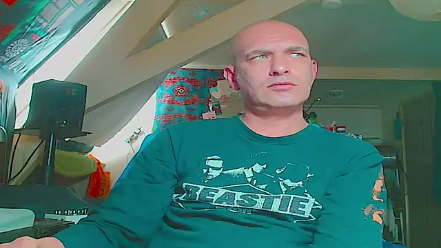 maxhard77 online show from 12, 6, 2026