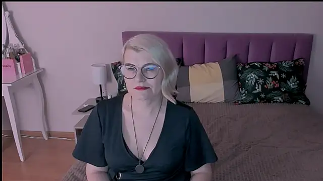 sabrinamacmarren online show from 2, 2, 2025